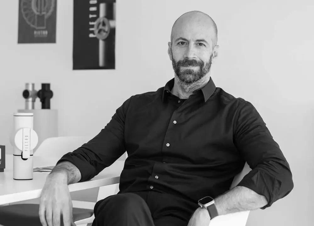 Дизайнер Valerio Cometti