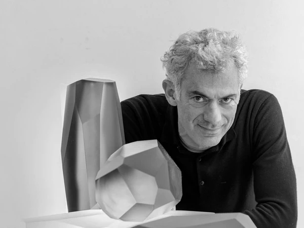 Дизайнер Arik Levy