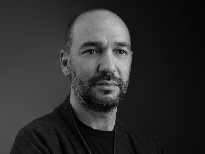 Дизайнер Omri Revesz