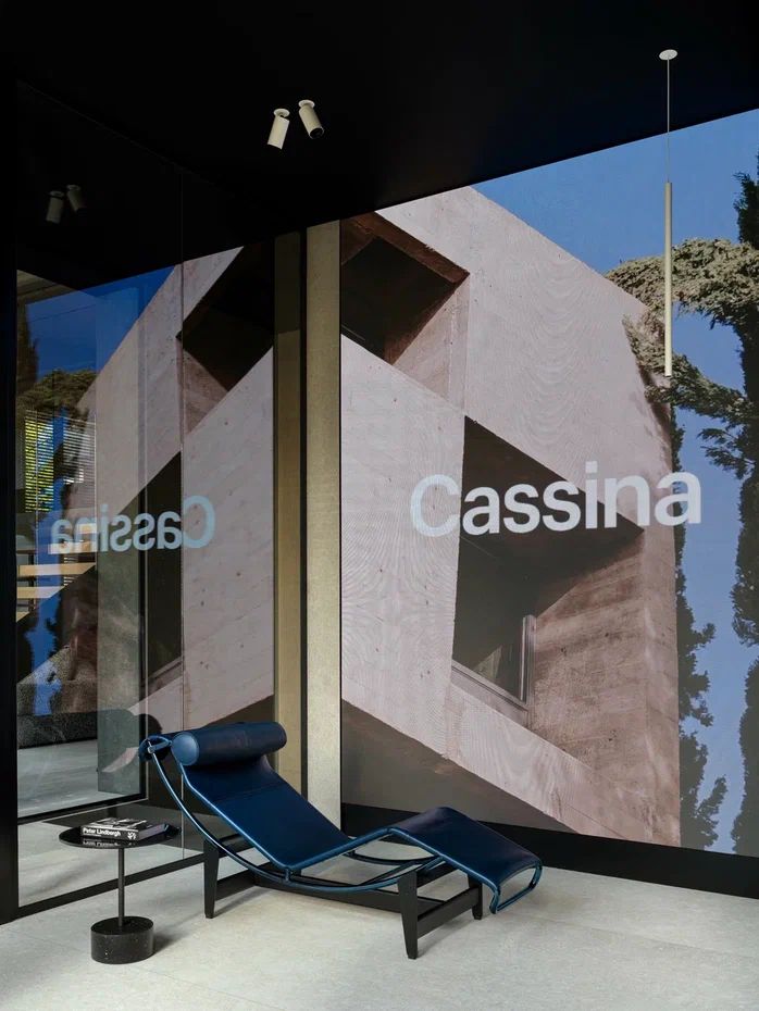 Cassina hr-26.jpg Cassina hr-26.jpg